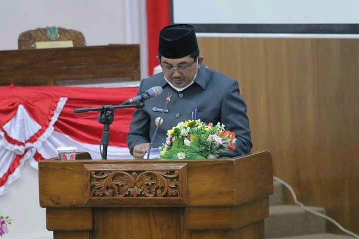 Bupati UAS Hadiri Rapat Paripurna ke IV DPRD Tanjab Barat