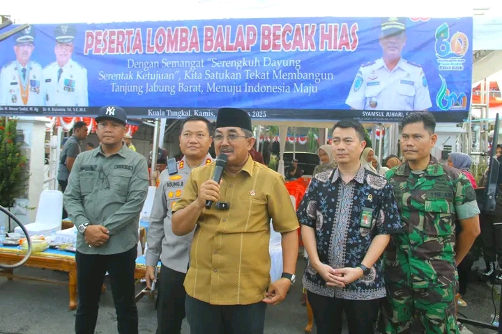 Lestarikan Transportasi Tradisional, Bupati UAS Saksikan Lomba Balap Becak Hias