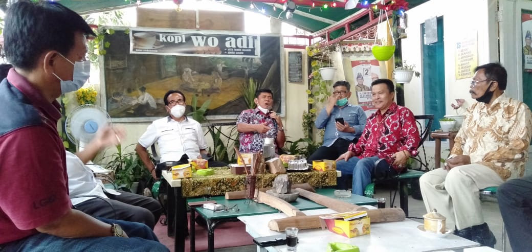 Lagi Ngopi, Cawagub Syafril Nursal Didatangi Milenial