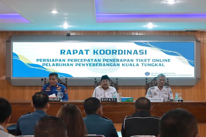 Wujudkan Layanan Prima, Bupati Tanjabbar Mulai Terapkan Sistem Tiket Online di Pelabuhan Penyeberangan 