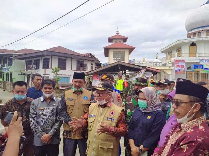 Wabup Ami Taher Tinjau Lokasi Bencana dan Serahkan Bantuan Kepada Korban