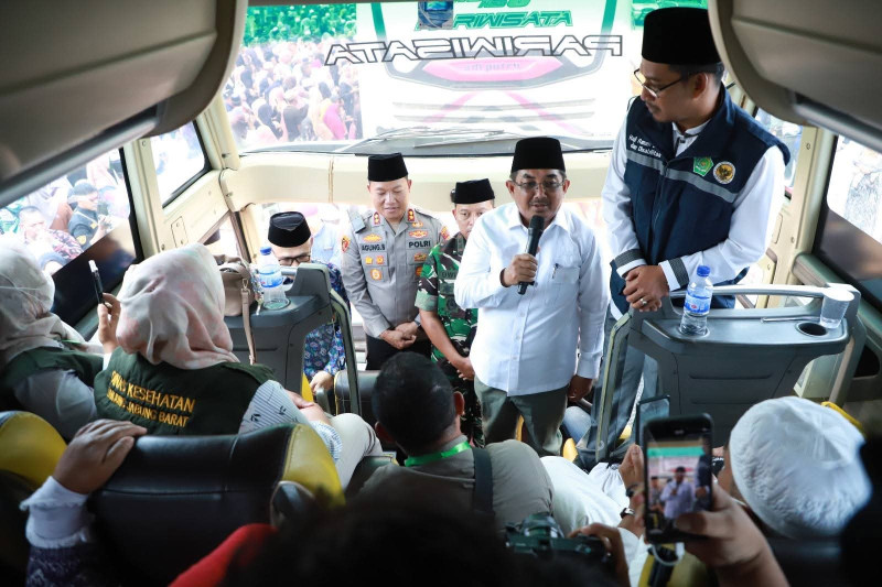 Bupati Anwar Sadat Sambut Kedatangan Jamaah Haji Kloter 19 Asal Tanjabbar