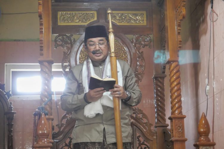 Bupati Tanjab Barat Laksanakan Safari Jumat di Masjid Nurul Huda Desa Suka Damai