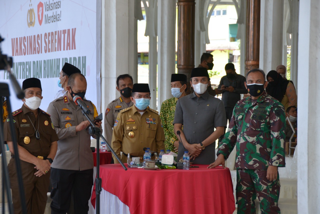 Urutan Enam Nasional, Gubernur Jambi Al Haris Kejar Persentase Vaksinasi Lindungi Warga