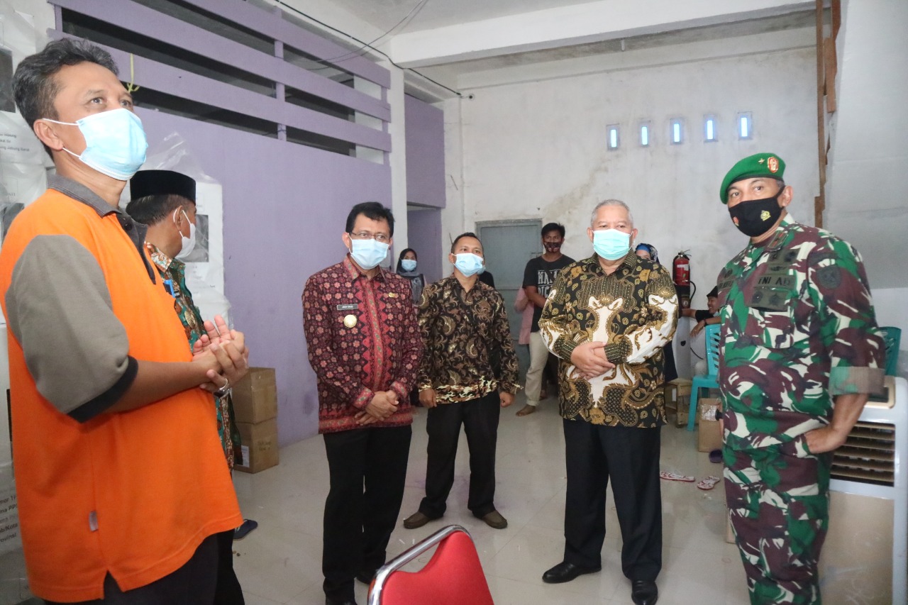 Bupati Dampingi PJS Gubernur Jambi Tinjau Gudang Logistik KPUD Tanjab Barat