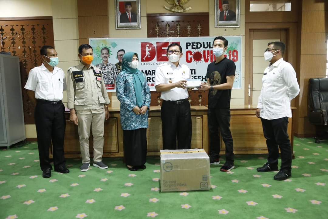 Pemkot Sungai Penuh Terima Bantuan Masker dari DEJ Convention Hall