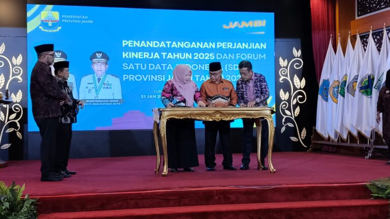Disaksikan Gubernur Al Haris: Kepala OPD Pemprov Jambi Tandatangani Perjanjian Kinerja 2025