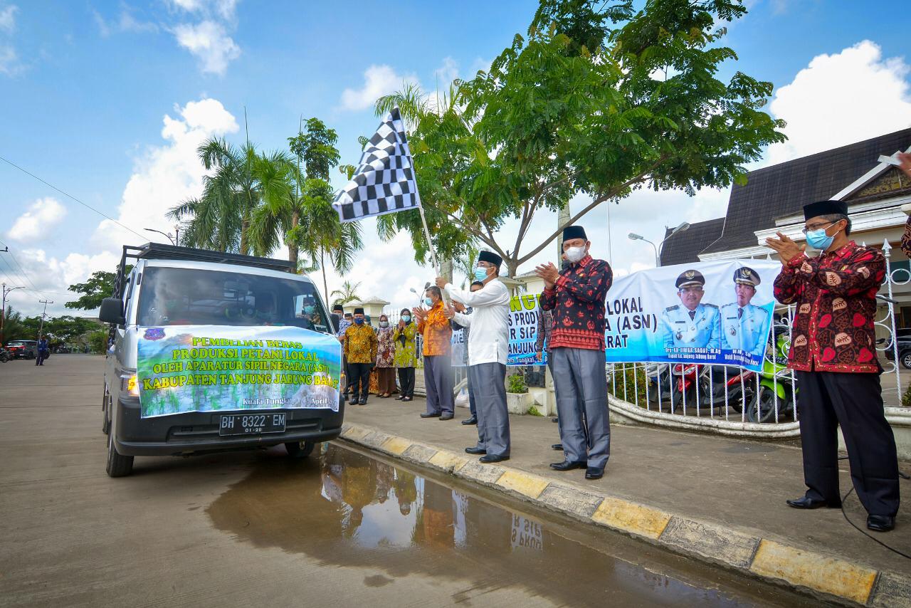 Bupati UAS Realisasikan Kewajiban ASN Beli Beras Petani Lokal