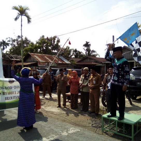 Camat Bram Itam Lepas Pawai Ta'aruf MTQ ke- 47 Tingkat Kabupaten Tanjung Jabung Barat