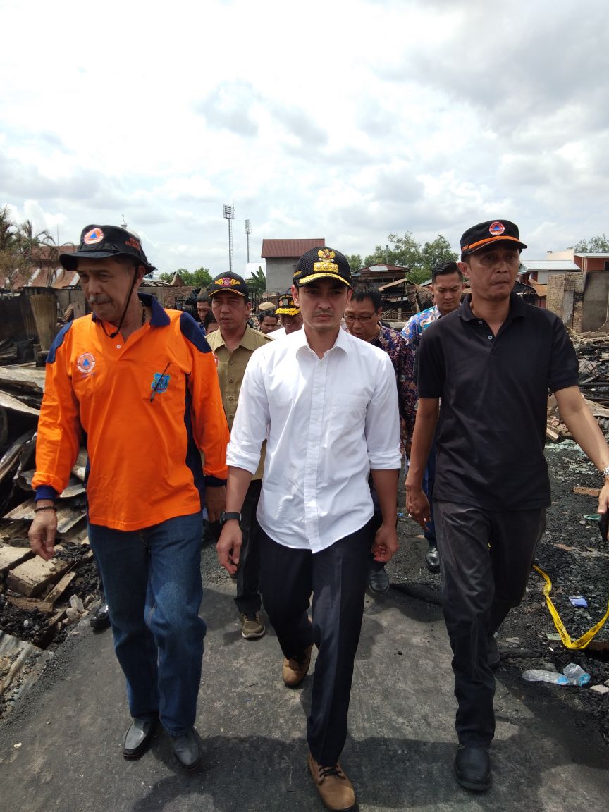 Damping Gubernur, Sekda Tanjabarat Tinjau Lokasi Kebakaran Di jln.Panglima H.Saman