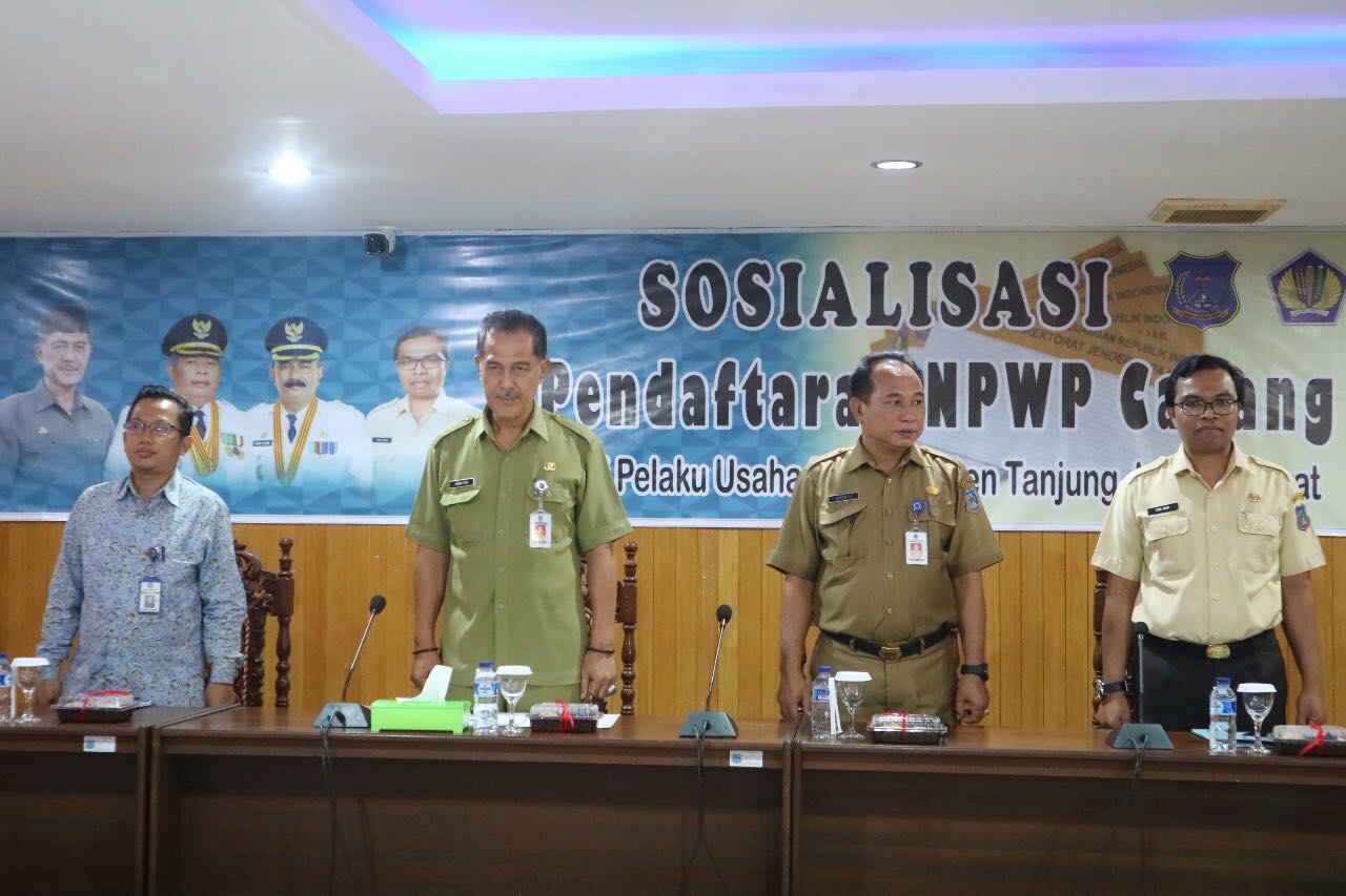 Sekda H.Ambok Tuo Buka Acara Sosialisasi Pendaftaran NPWP Cabang Bagi Pelaku Usaha Tanjab Barat