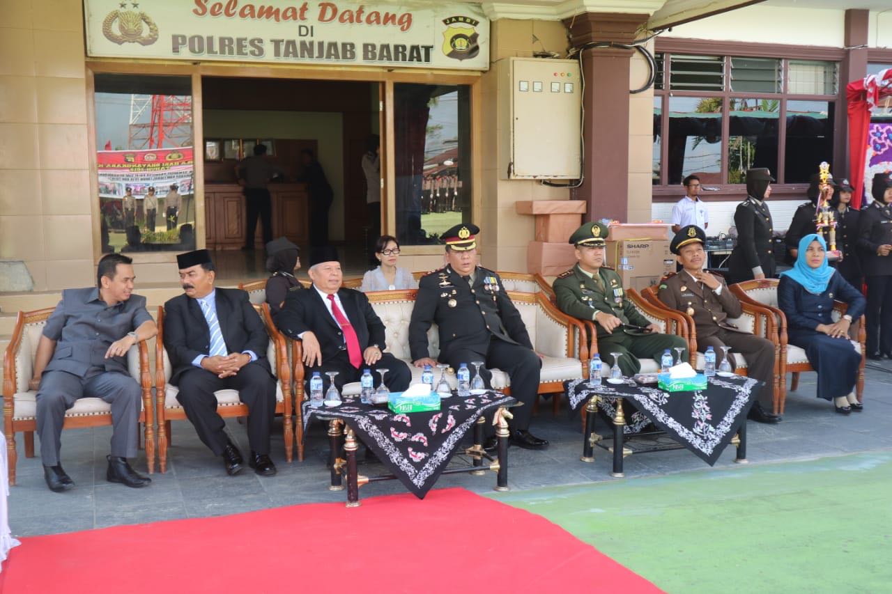 Bupati dan Wabup Tanjab Barat Hadiri HUT Bhayangkara ke 72 di Mapolres Tanjab Barat