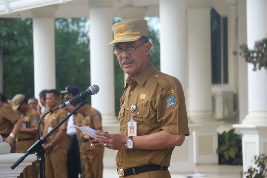 Pimpin Upacara Bendera, Sekda Kabupaten Tanjung Jabung Barat Minta Pengelolaan Keuangan Daerah yang Lebih Tertib dan Displin