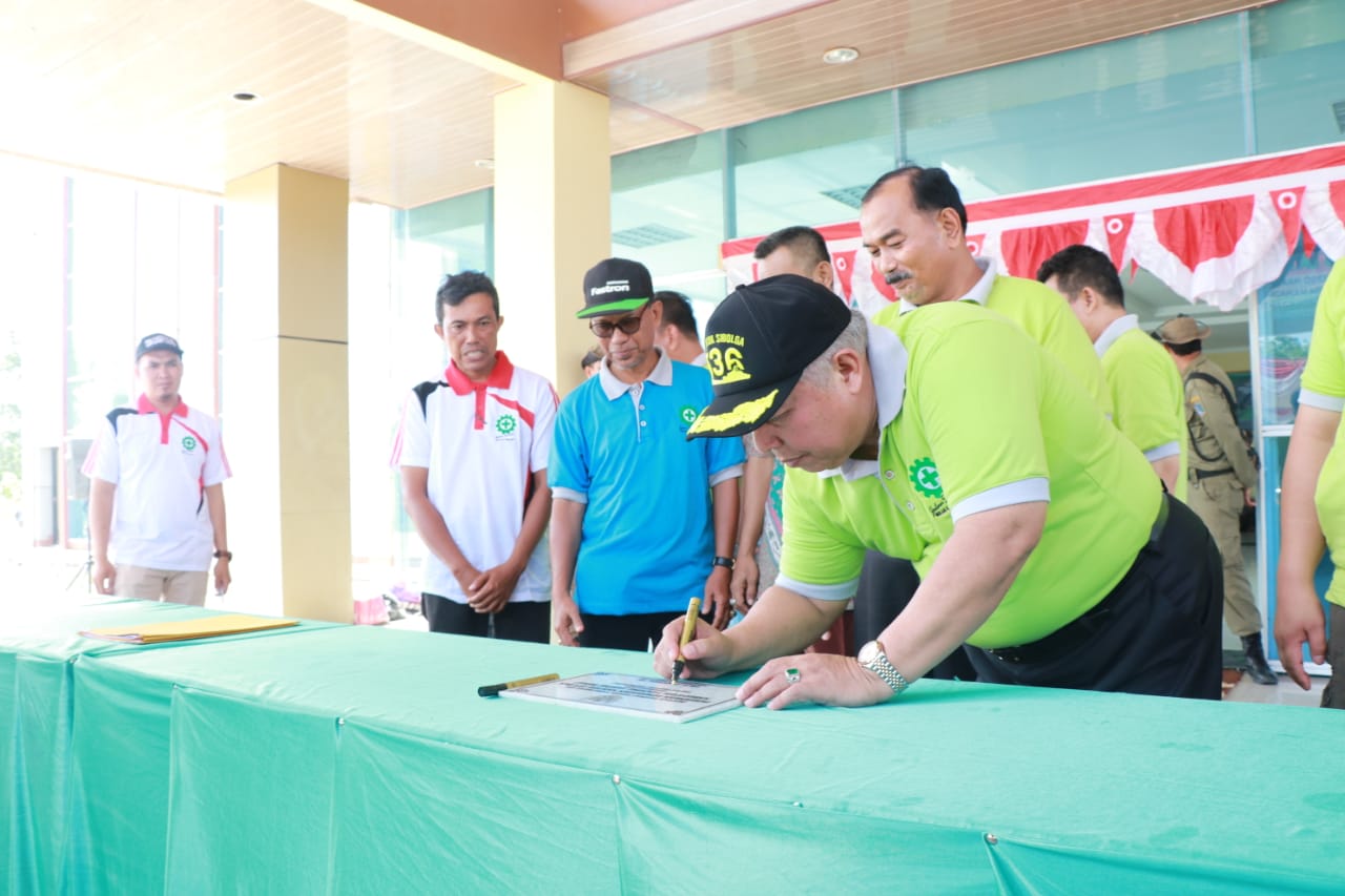 Gelar Gerak Jalan Santai dan Penandatanagan MOU, Safrial Harapkan Gedung BLK Ciptakan Wirausaha Baru