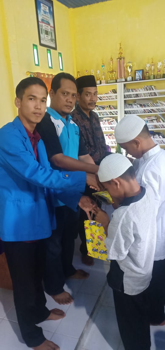 Mahasiswa Kukerta Parit Bilal Gelar Khitan Massal.