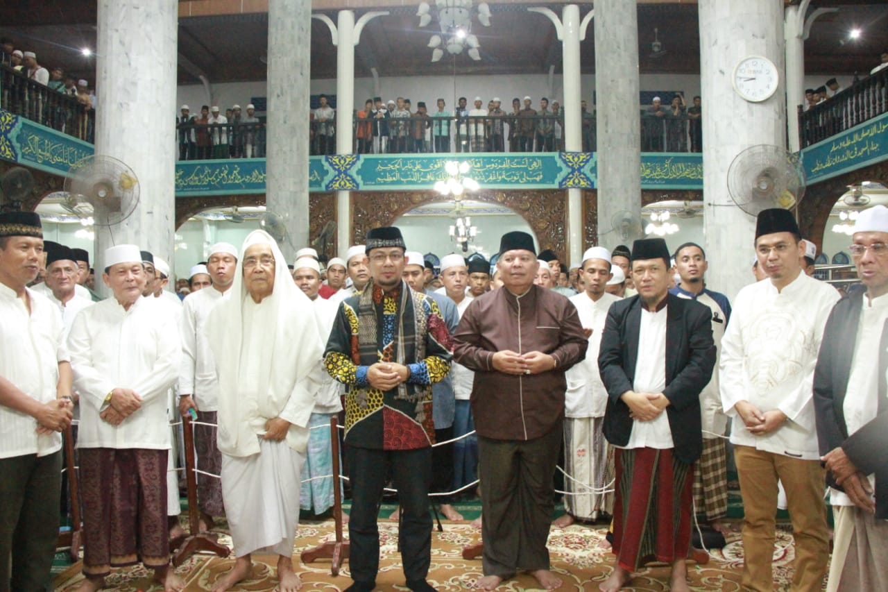 Tabligh Akbar Pemkab Tanjab Barat Hadirkan Ustadz Dr.H. Ahmad Wijiyanto . MA