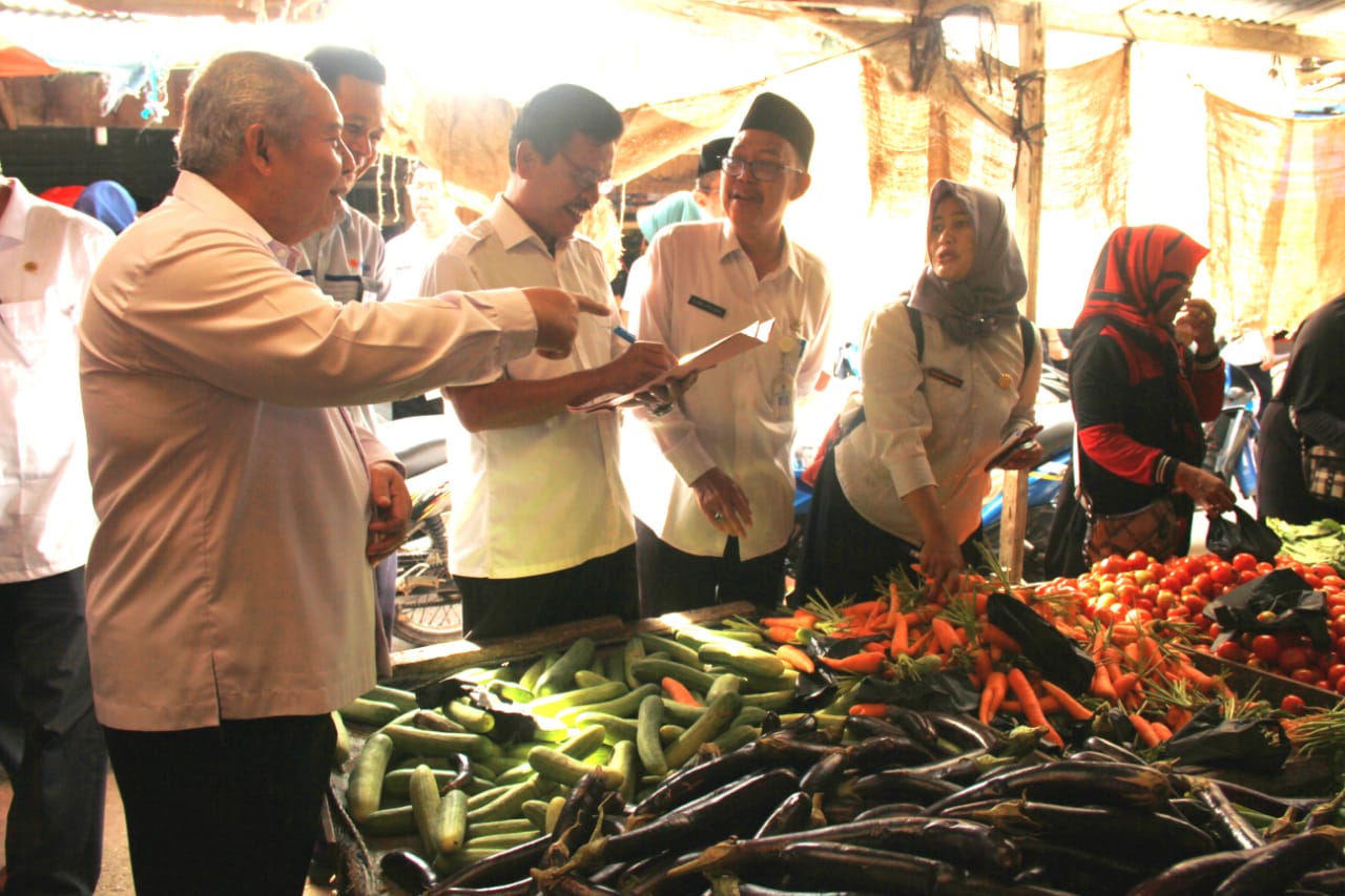 Jelang Lebaran idul fitri, Safrial Pimpin Sidak Pasar Tradisional Pastikan Harga Normal