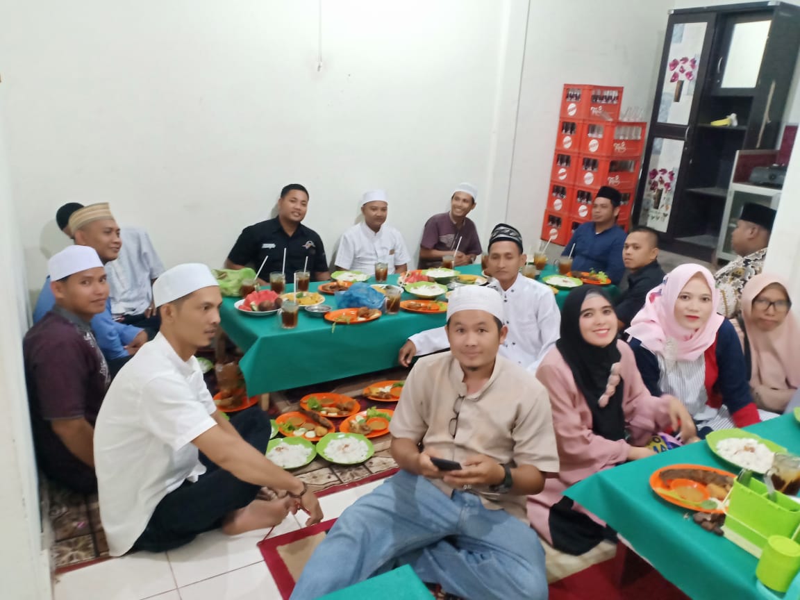 Pererat Silaturahmi, Alumni PHI Tahun 2002 Buka Puasa Bareng