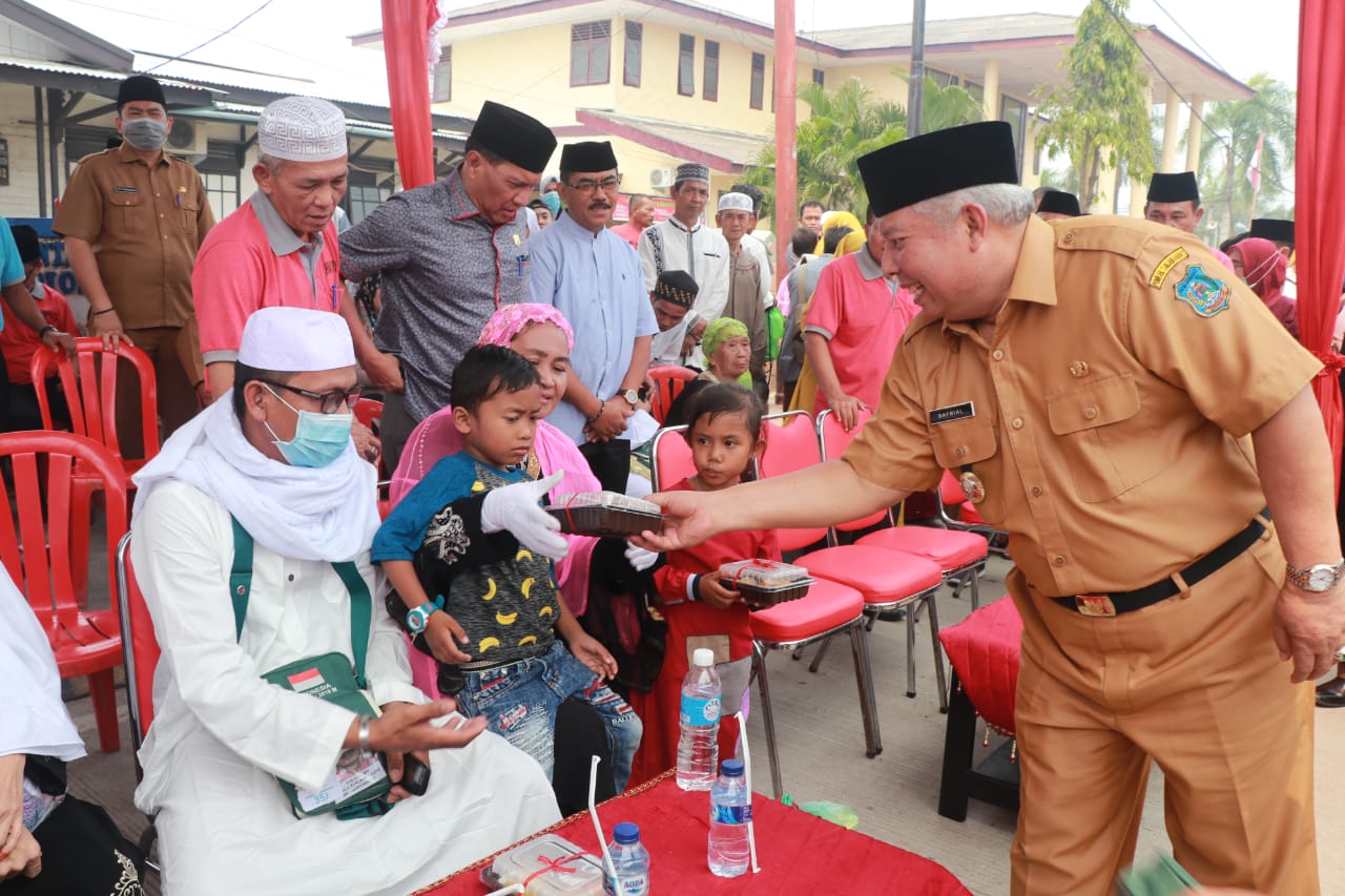 Bupati Safrial beserta Forkopimda Sambut Kedatangan Jamaah Haji Tanjab Barat Kloter 22 dan 23