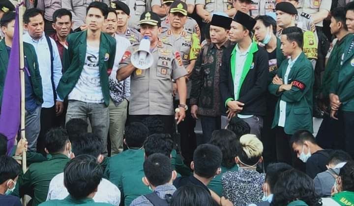Demo Karhutla, Mahasiswa Unbari Terlibat Saling Dorong