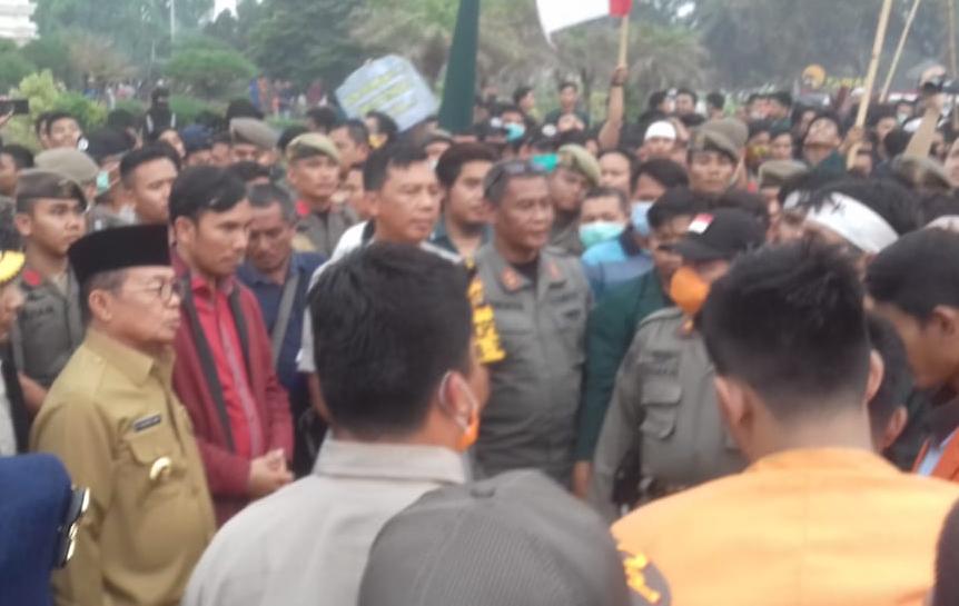 Fachrori Temui Pendemo dan Sampaikan Sepakat Tolak RUU KPK