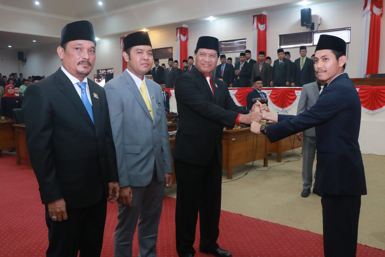 Tiga Pimpinan Definitif DPRD Tanjabbarat Resmi Dilantik
