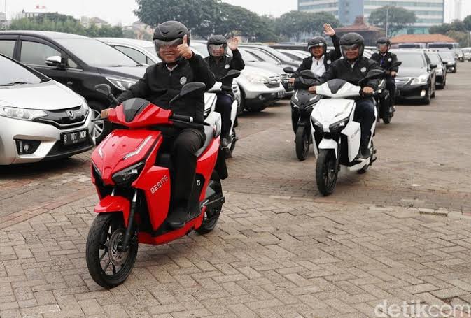 Kemristek Kembangkan Produksi Sepeda Motor Listrik