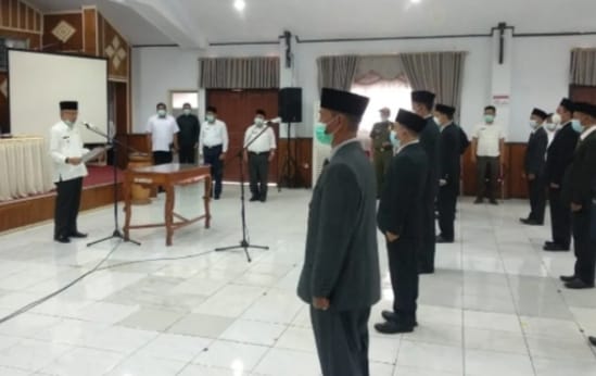 Lantik 11 Pejabat Fungsional, Bupati Adirozal Ingatkan Profesionalisme