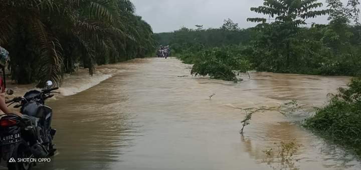 Hujan Deras, Jalan Poros Pemenang Putus