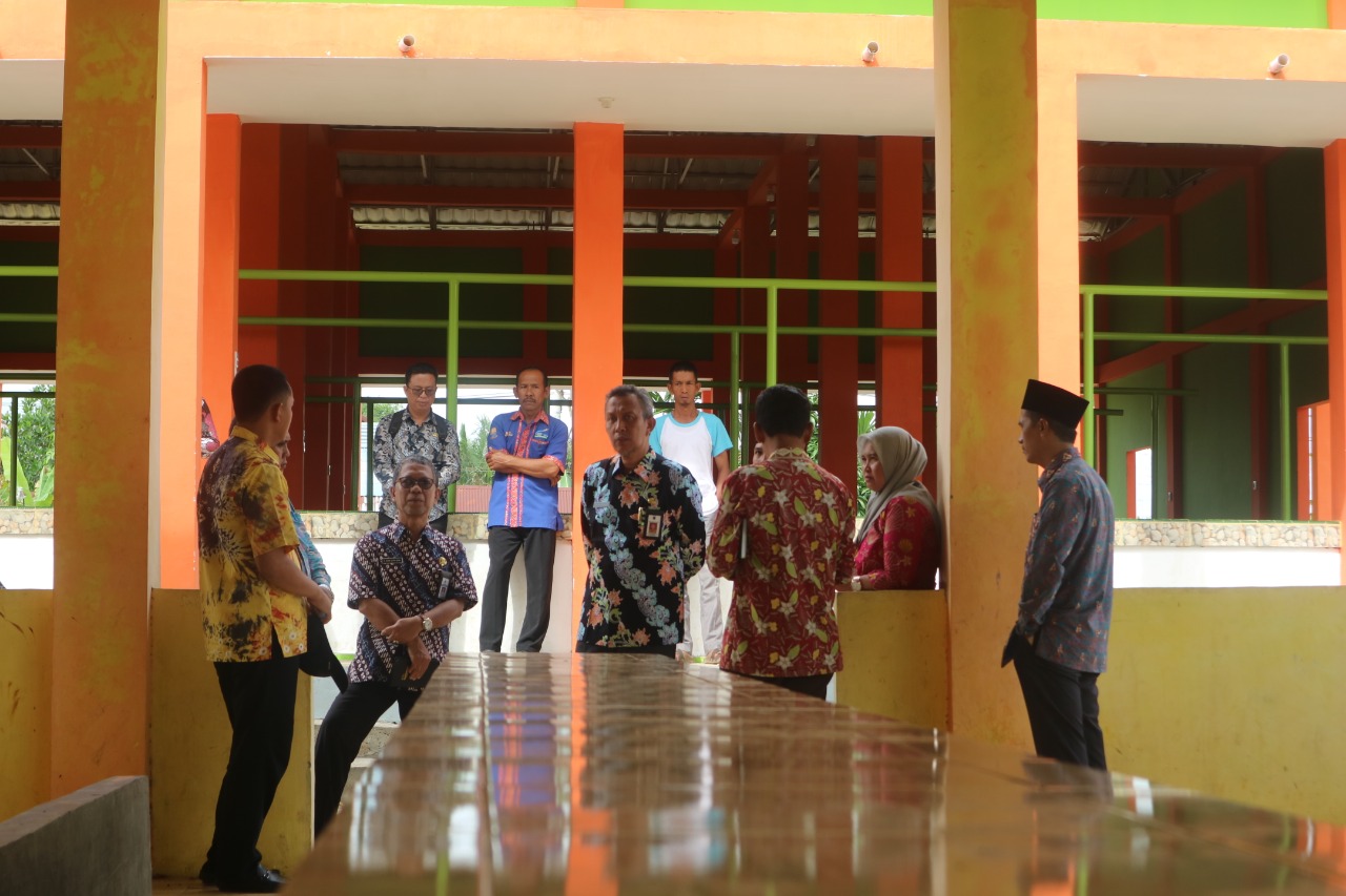 Sekda Tinjau Pasar Rakyat Sungai Saren dan Jembatan Harmoko