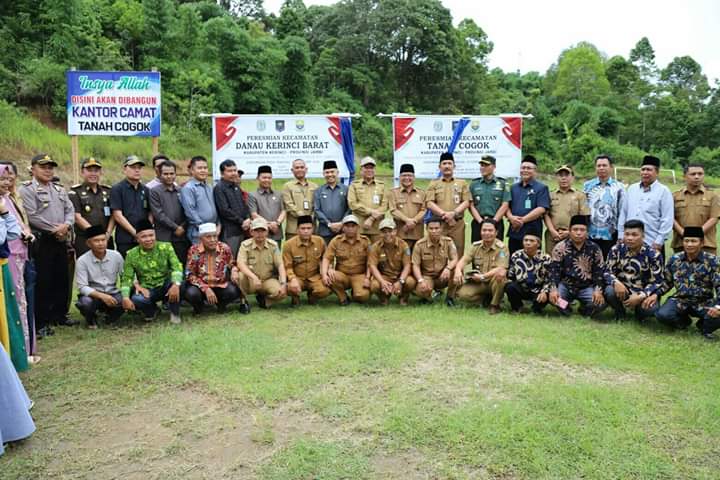 Bupati Kerinci Dampingi Dirjen Resmikan Dua Kecamatan