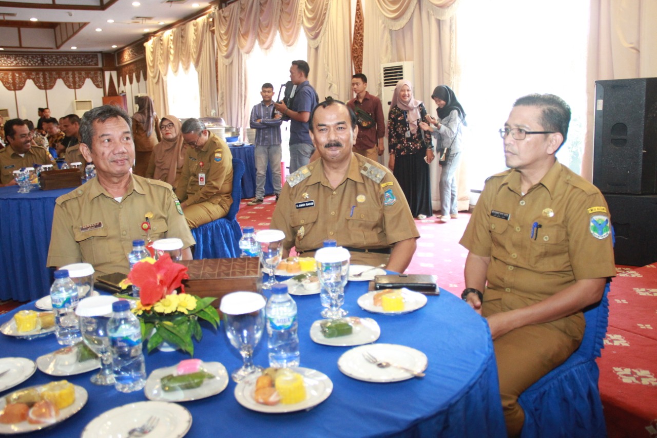 Wabup Tanjab Barat, Amir Sakib Hadiri Penyerahan Sertifikat Proper