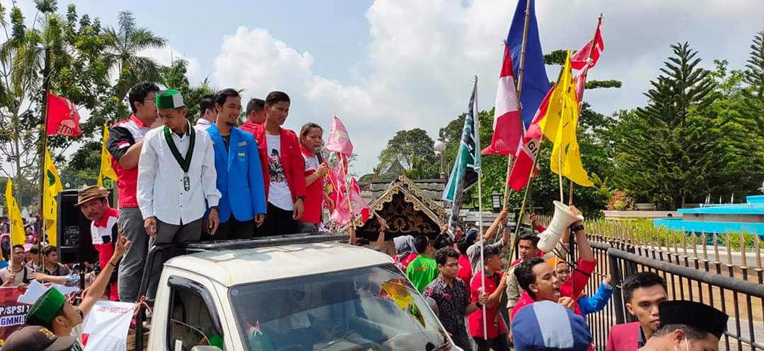 Tolak RUU Cipta Kerja, Mahasiswa Dan Buruh di Jambi Gelar Unjuk Rasa