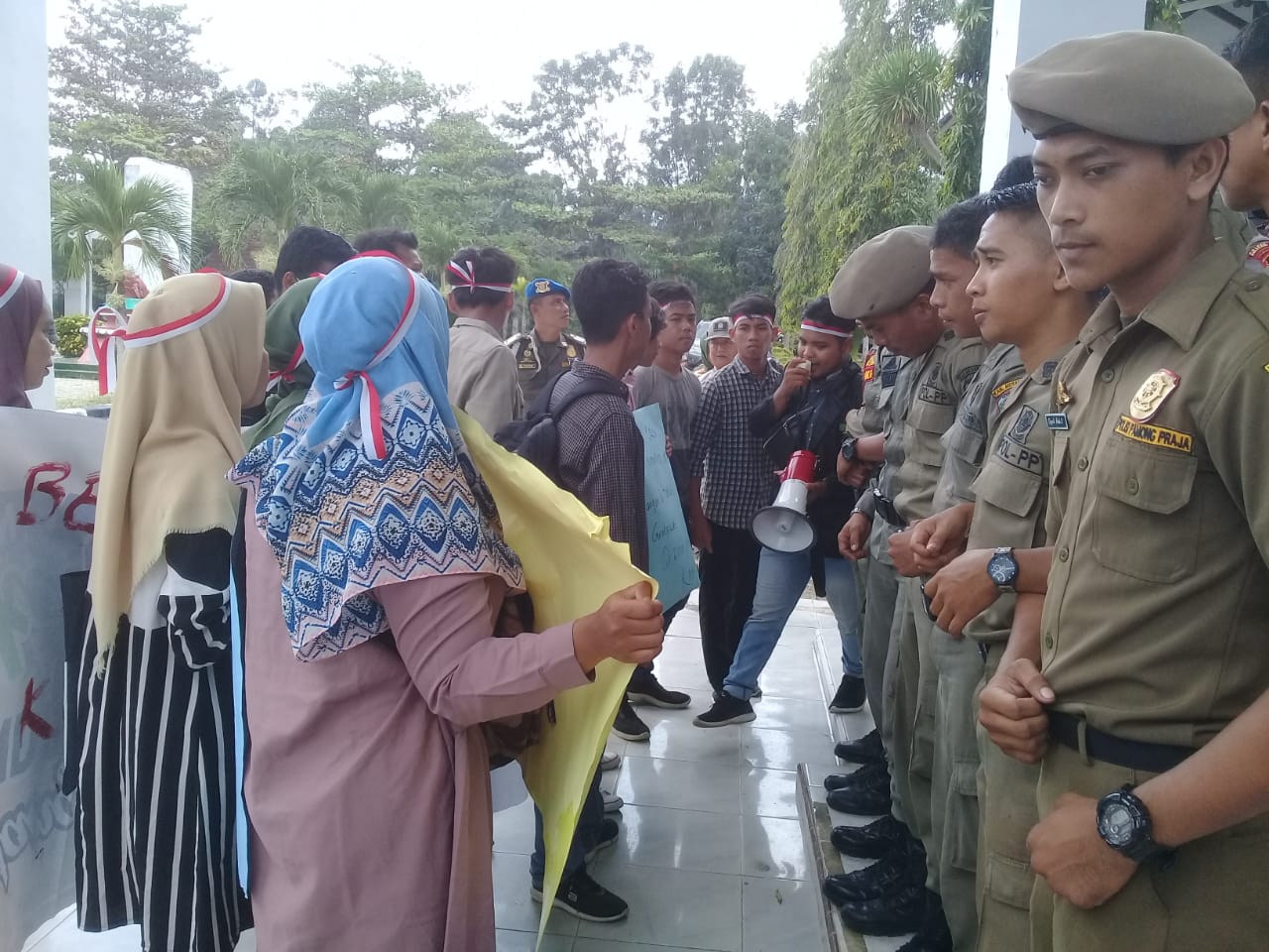 Digeruduk, Mahasiswa Minta Kepala Dinas Pendidikan Dan BKPSDMD Merangin Mundur