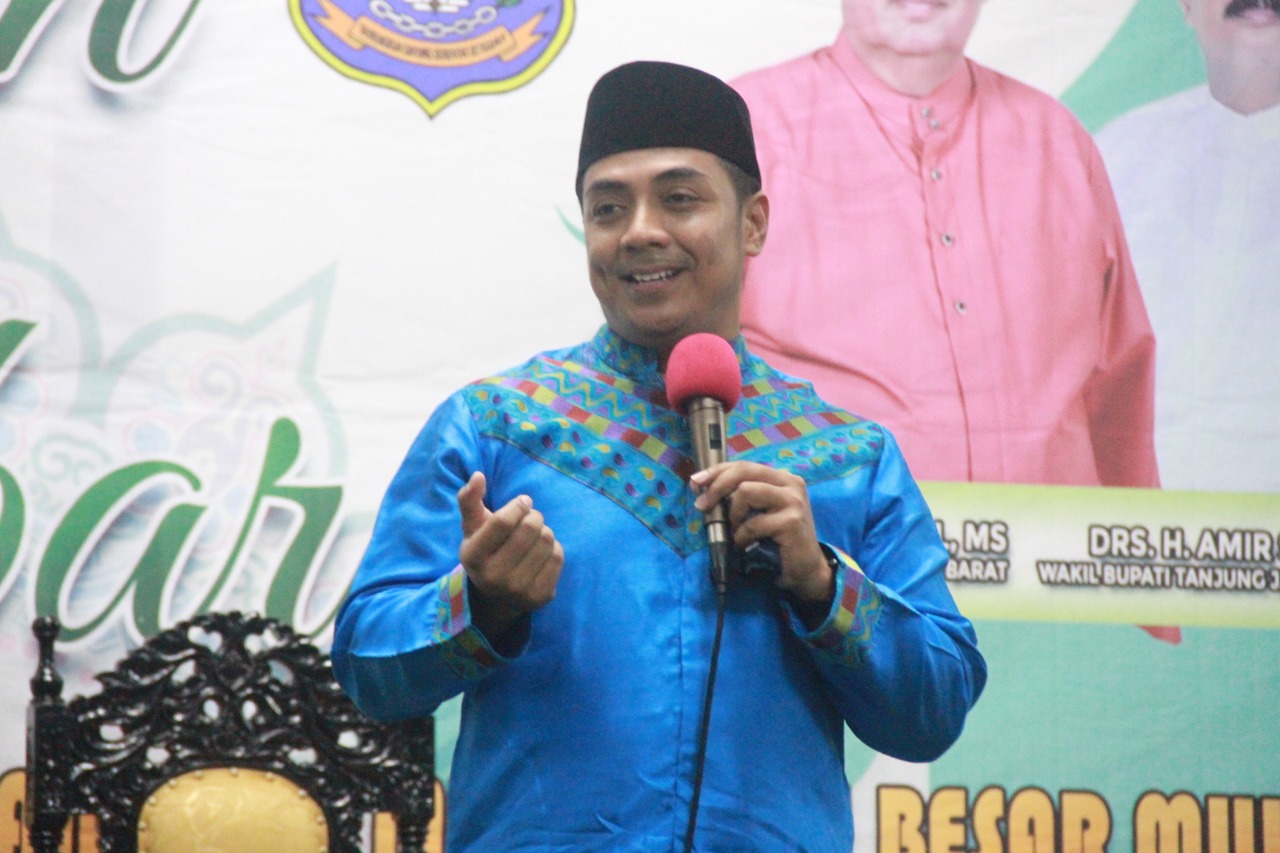 Riza Muhammad Isi Tabligh Akbar Peringatan Isra' Mi'raj Pemkab Tanjab Barat