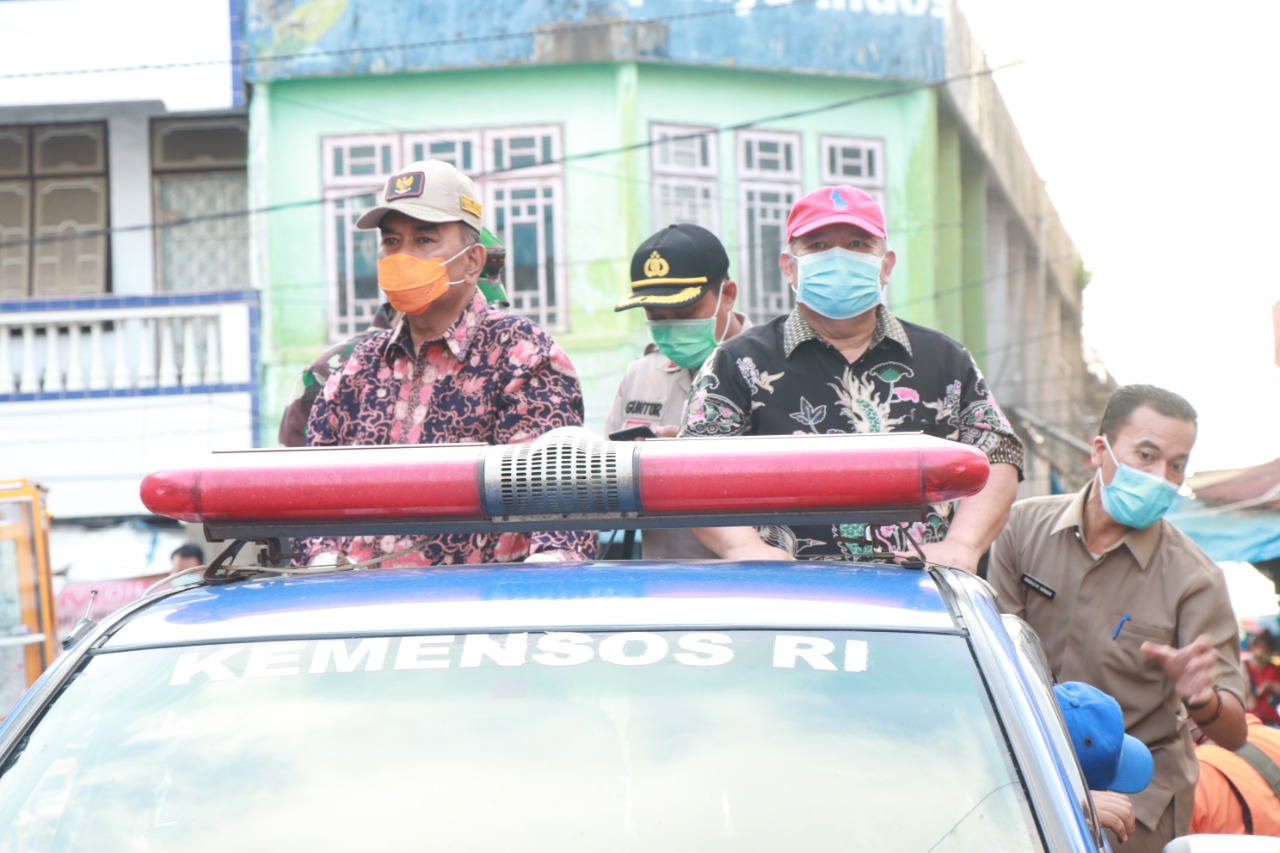 Usai Lepasan TIM Himbauan Pencegahan Covid 19, Bupati Bagikan 10.000 Masker Gratis