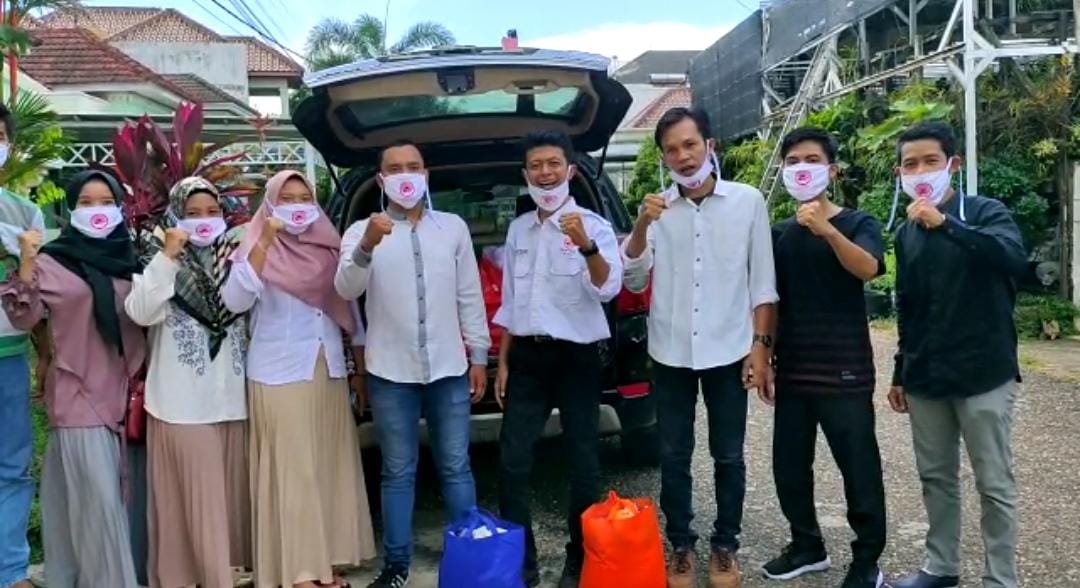 DPW PGK bagikan masker, sembako dan makan siang