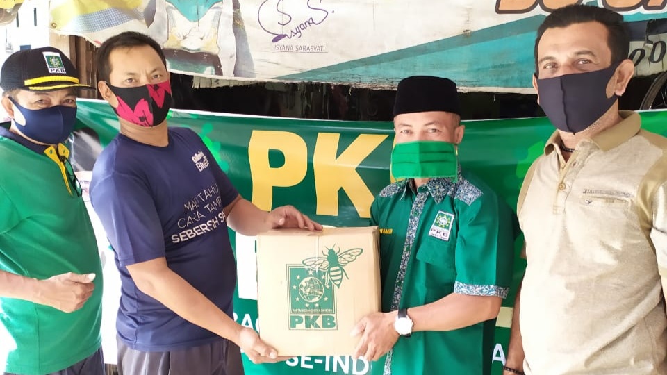 PKB Salurkan Sembako Ke Masyarakat Terdampak Covid-19