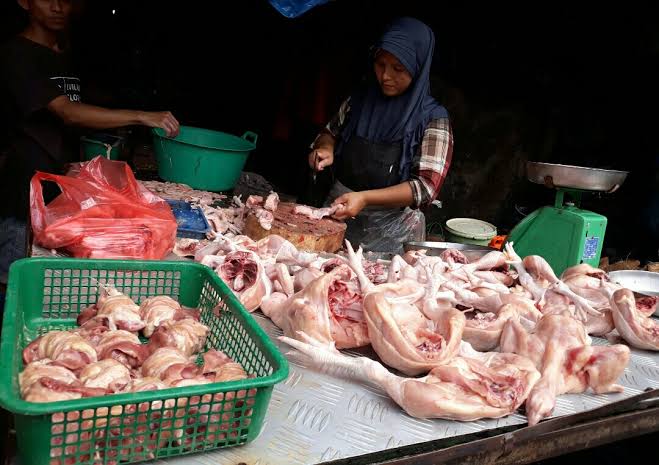 Menjelang Lebaran,  Harga Ayam Potong Melambung