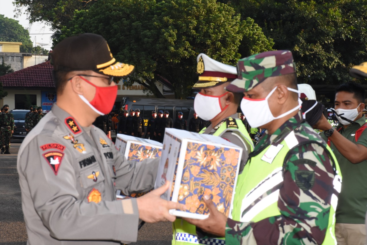 Lepas Tim Baksos Serentak Hari Bhayangkara Ke-74, Kapolda Jambi : Polri Harus Hadir Ditengah Masyarakat