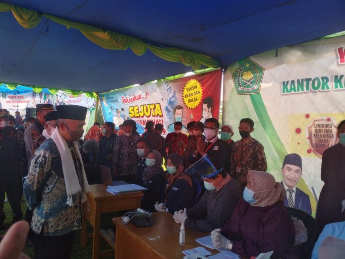 Bupati dan Unsur Forkopimda Hadiri Kegiatan Vaksinasi Massal Tahap II di Sebukar