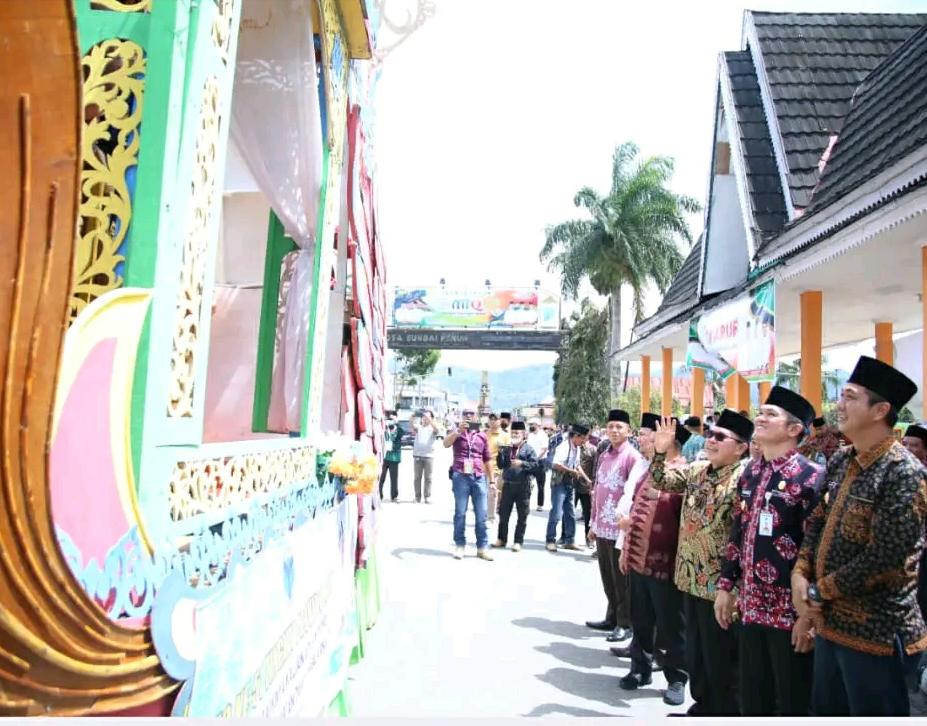 Ribuan Kafilah Beserta Official Semarakkan Pawai Ta'aruf MTQ Ke-51 Tingkat Provinsi Jambi