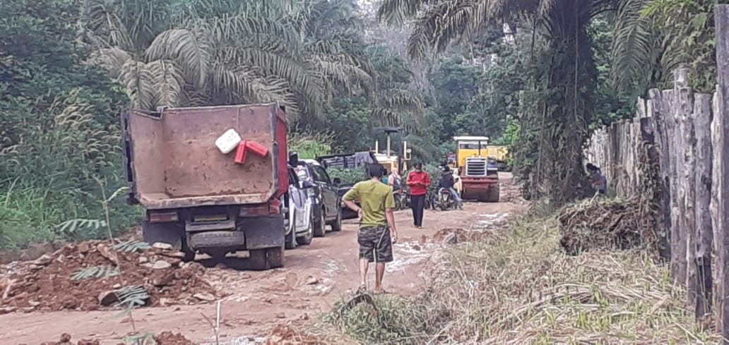 Lapor Pak Bupati, Jalan Pauh Menuju Desa Lubuk Kepayang Memprihatinkan