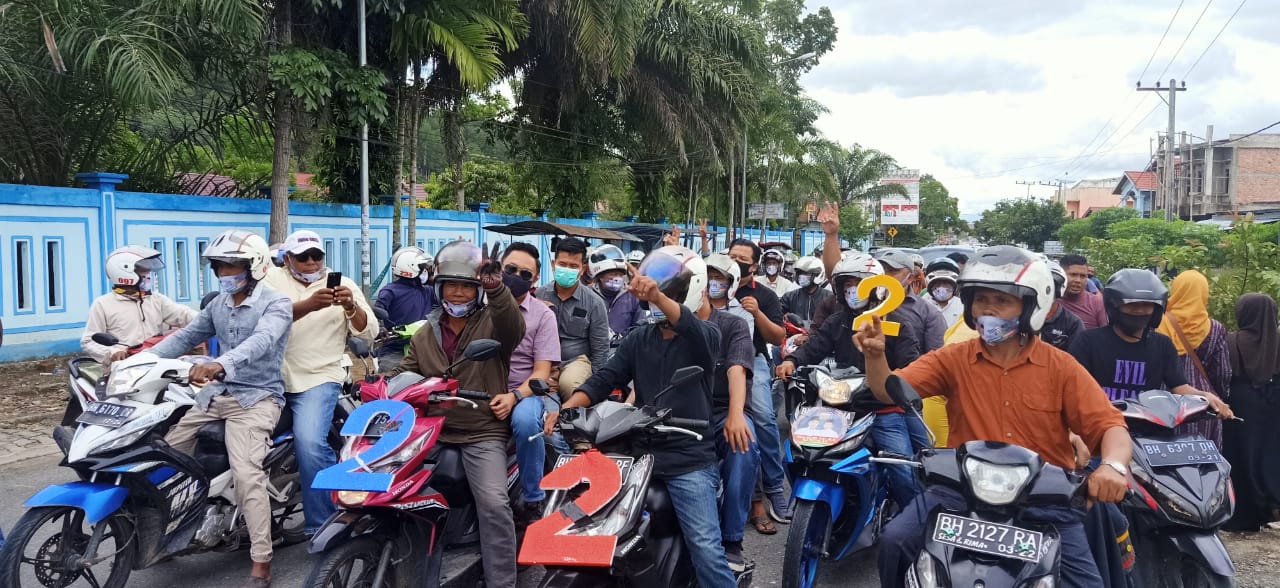 Disambut Ratusan Massa Militan Kumun , Fiyos Diiringi POKM Blusukan di Muara Jaya dan Kumun Hilir
