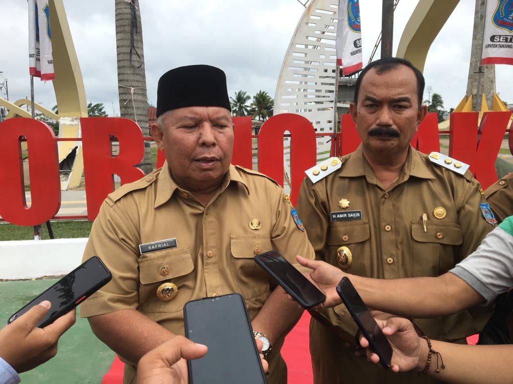 Usia Melebihi Batas, Bupati Safrial Tidak Bisa Divaksin Covid-19