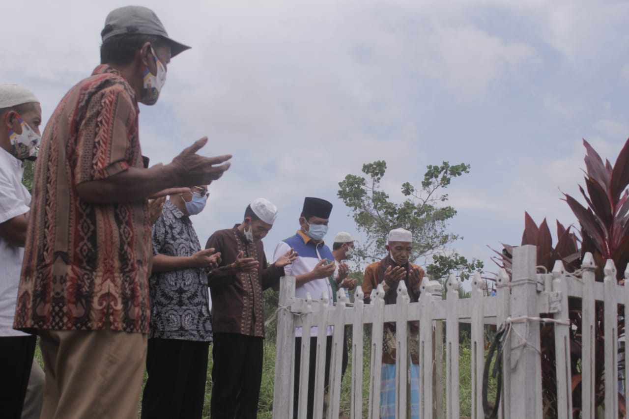 Ziarah Ke Makam Syekh Muhammad Arifin Di Tanjabtim, Syafril: Ini Sikap Menghormati Ulama