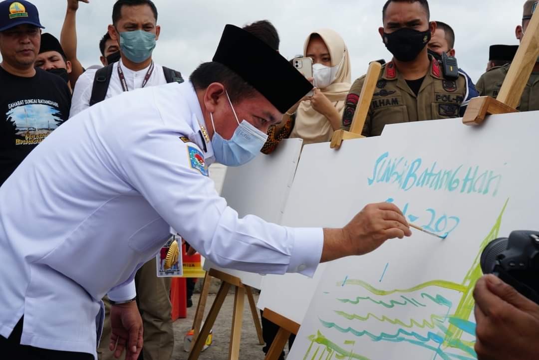 Al Haris : Lomba Lukis Momentum Tanamkan Kepedulian Terhadap Sungai Batanghari