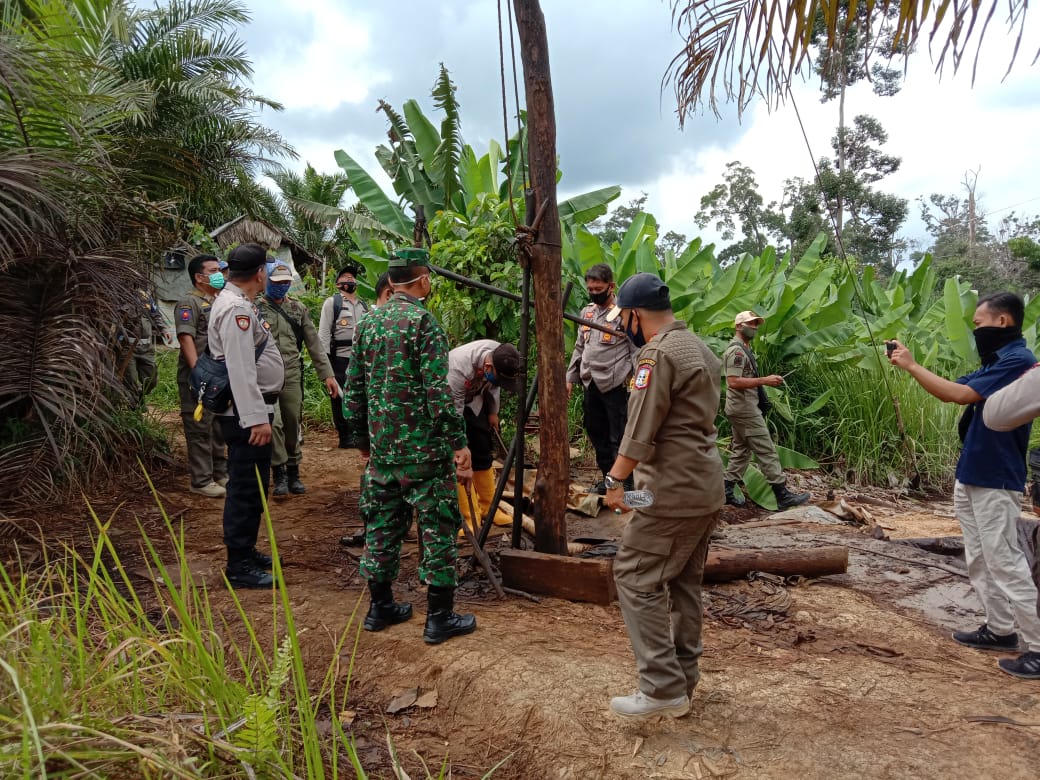 Tim Gabungan Bongkar 100 Sumur Minyak Ilegal Di Lubuk Napal Sarolangun