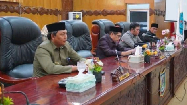 Ahmad Jahfar Pimpin Rapat Paripurna DPRD Tanjab Barat ke Dua