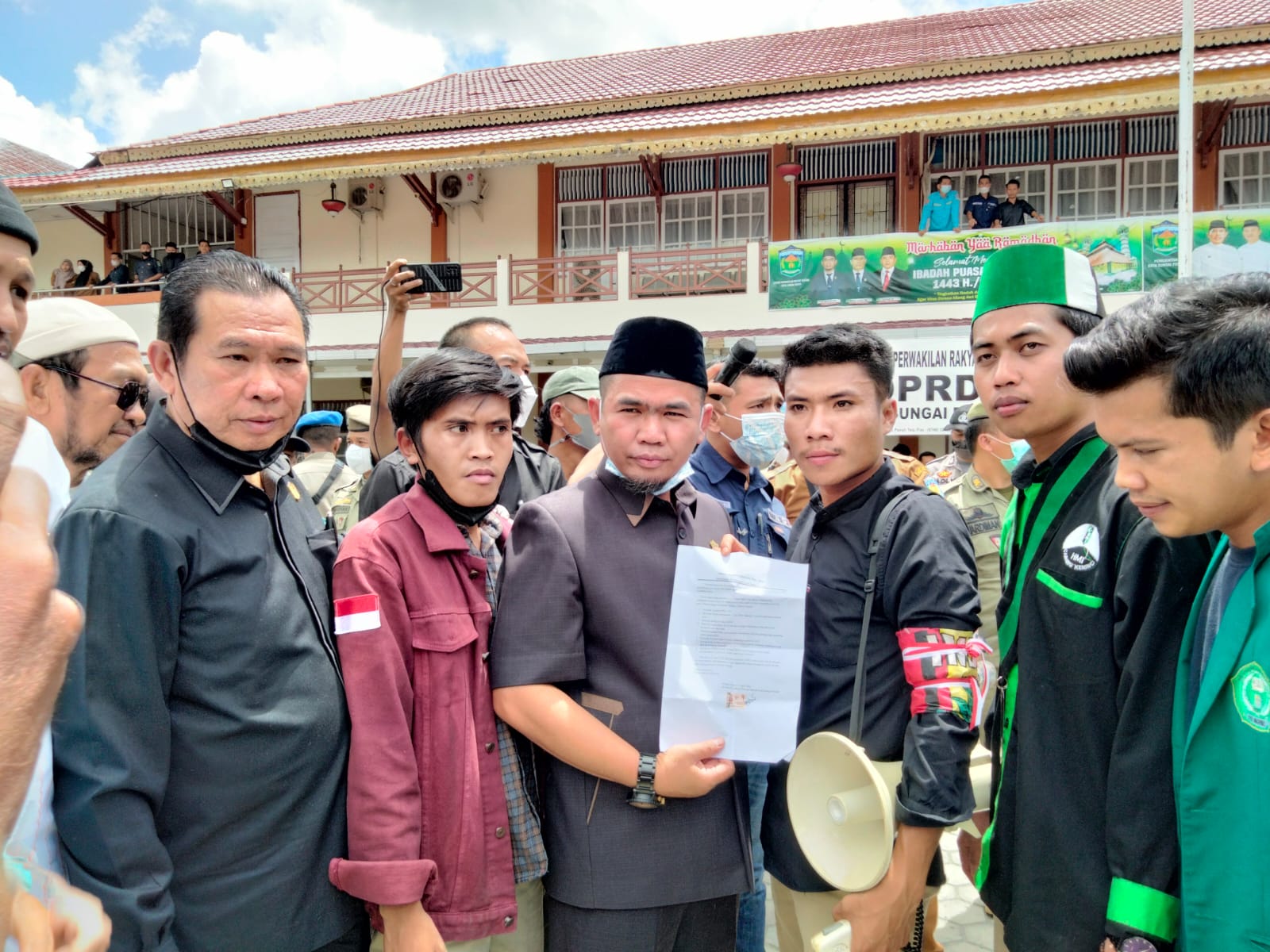 Tanggapi Tuntutan Massa Aksi, DPRD Sungai Penuh: Akan Kami Kawal 